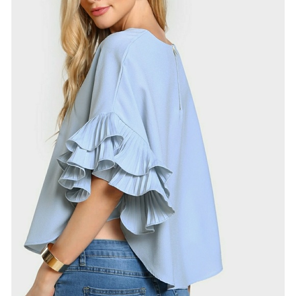 👑HOST PICK Pleated Ruffle Sleeve Dolphin Hem Top - Picture 2 of 6